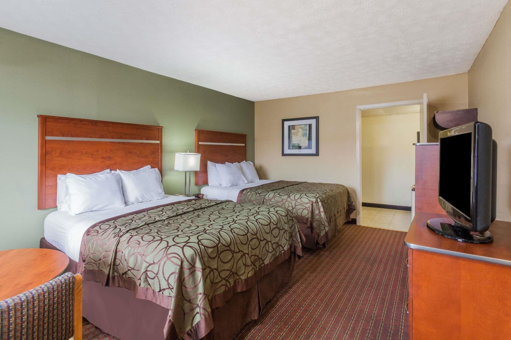 Baymont By Wyndham Pigeon Forge Near Island Drive Hotel Bagian luar foto