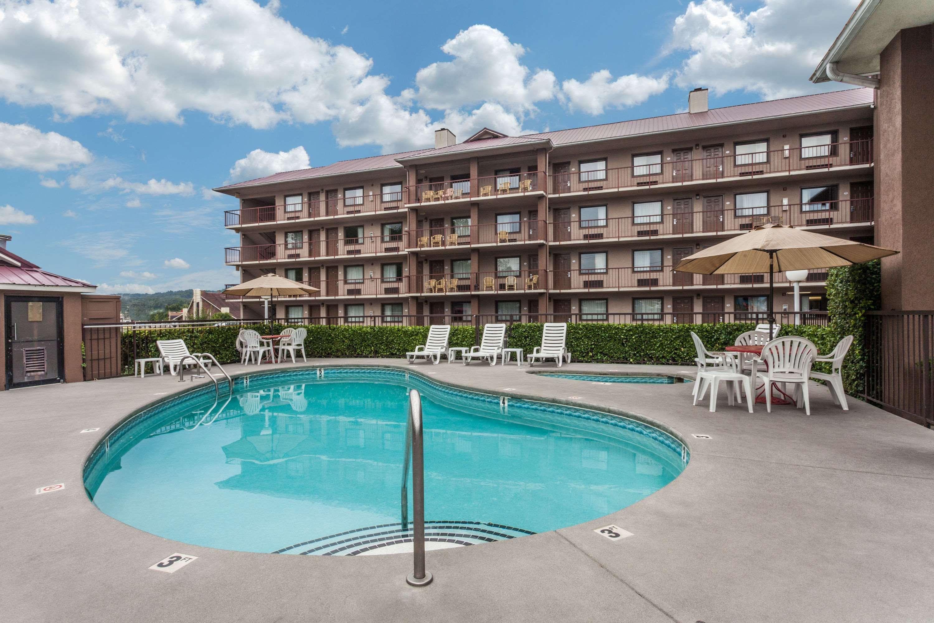 Baymont By Wyndham Pigeon Forge Near Island Drive Hotel Bagian luar foto